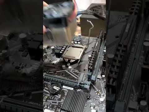 installing an AMD cpu into an Intel motherboard #shorts