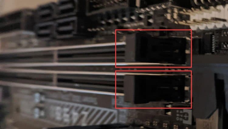 How To Build A PC For Beginners - Step By Step Guide 6 RAM-tabs