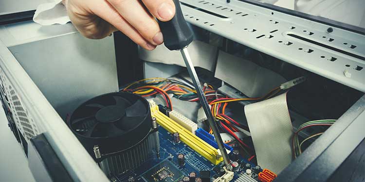 La computadora se enciende pero el monitor dice que no hay señal (9 formas de solucionarlo) 6 Comprobar el hardware de la PC