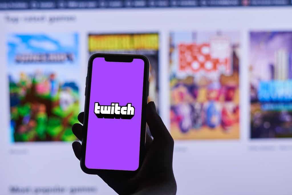 Among Us' builds in Twitch streaming and Discord invites on mobile