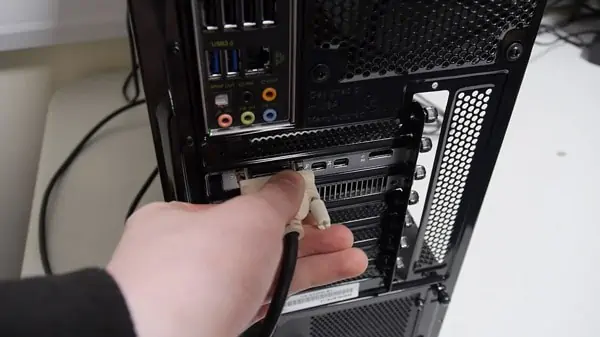 Monitor-CPU-Cable-Connection