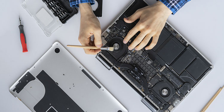 HP Laptop Won't Turn on? Here's How to Fix It 3 cleaning-fan
