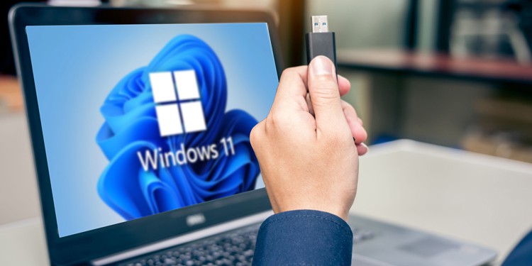 how do i install windows 11 on a new pc with usb