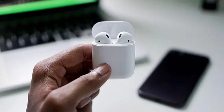 AirPods Won’t Flash White – Why & How to Fix it