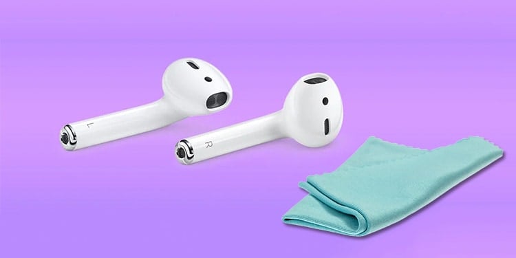 cleaning-outer-part-of-airpods