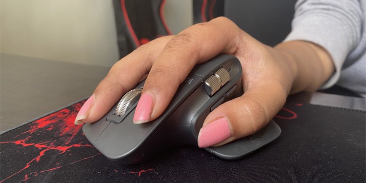 How To Hold A Mouse The Correct Way - 44