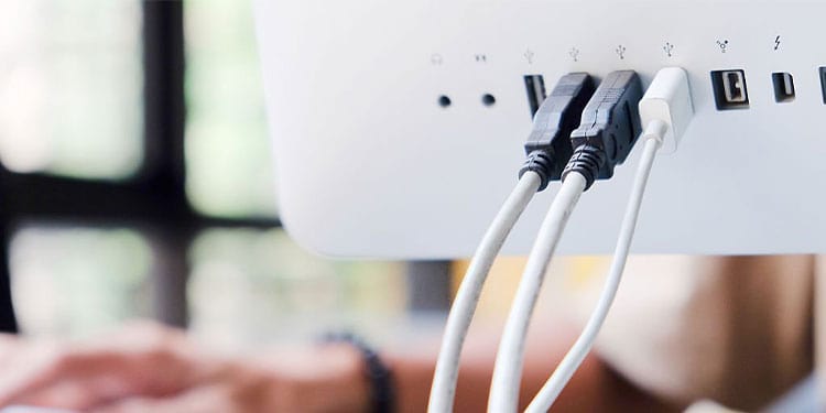 USB 3 Vs USB 4 – What's the Difference? 2 how-to-use-usb-ports-on-monitor