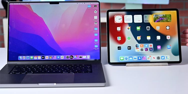 8 Ways to Fix Universal Control Not Working 14 ipad-and-mac-closer