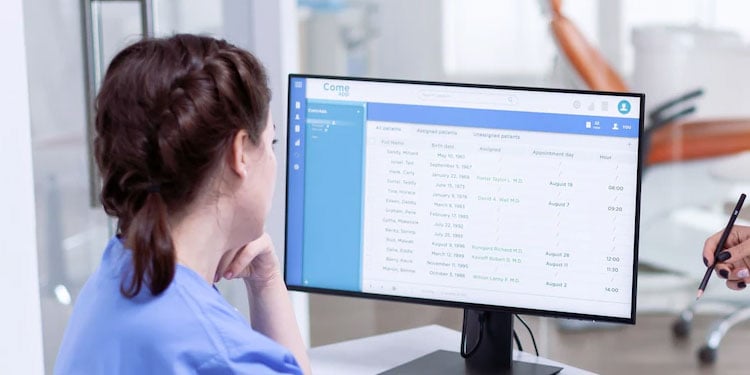 Best Monitor Settings For Your Eyes 1 looking at monitor