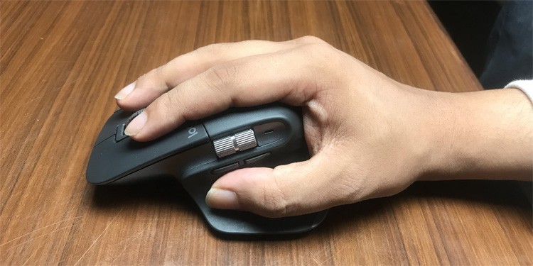 How To Hold A Mouse The Correct Way - 77