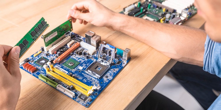 PC Beeps On Startup? Why & How To Troubleshoot It 3 reseat hardware chips