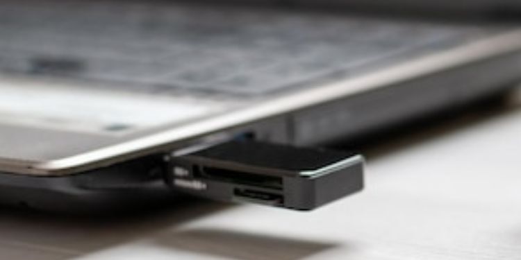 card reader into laptop