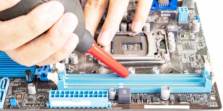 How To Clean RAM Slots On Desktop PC Or Laptop - 22