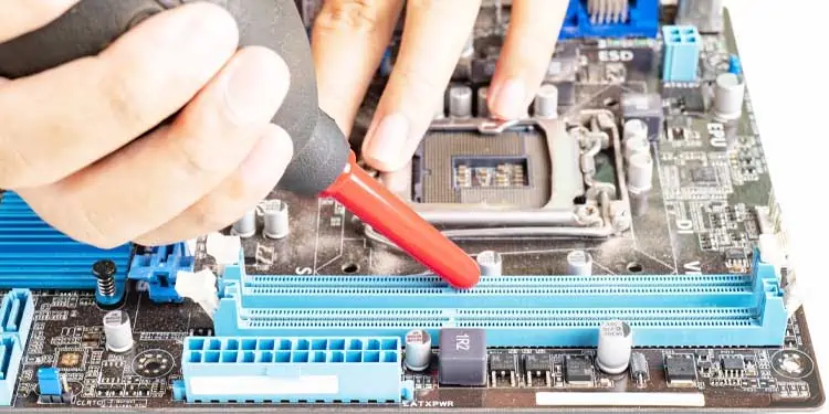 cleaning-with-compressed-air