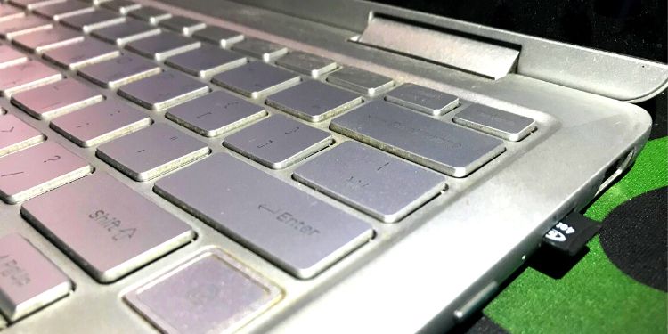 Laptop Has No SD Card Slot? Here's What You Can Do 3 micro sd card slot laptop