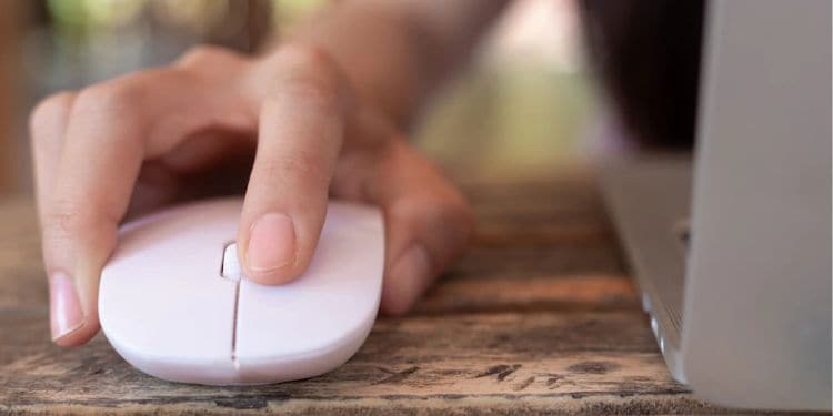 10 Best Mouse Pad Alternatives 7 mouse in wooden desk