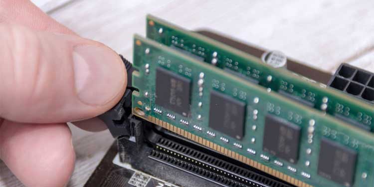 How To Clean RAM Slots On Desktop PC Or Laptop - 71
