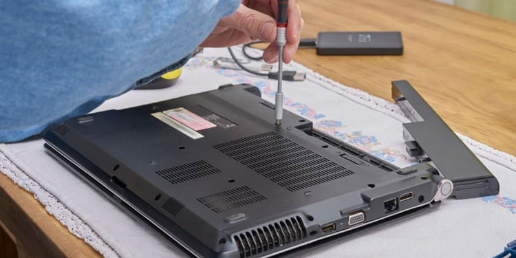 How To Clean RAM Slots On Desktop PC Or Laptop - 61