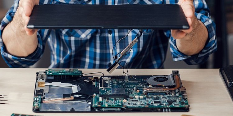 removing-laptop-housing