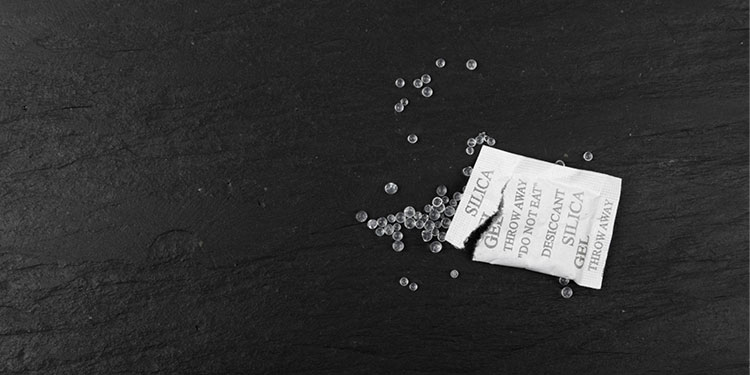 Dropped AirPods Pro in Water? Here's What You Should Do Immediately 2 silica-gel-packets