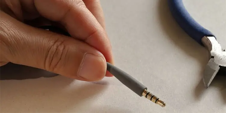 Inspect-Earphone-Cable
