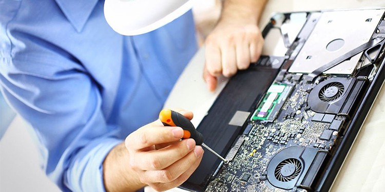 Acer Laptop Plugged in But Not Charging? Try These 9 Fixes 11 Inspect-Laptop-Battery