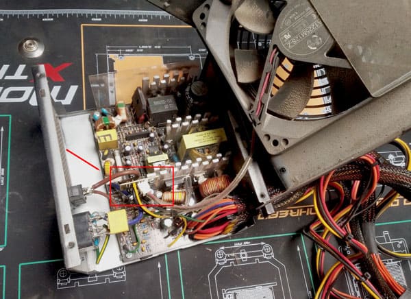 fan-cable-connected-to-psu