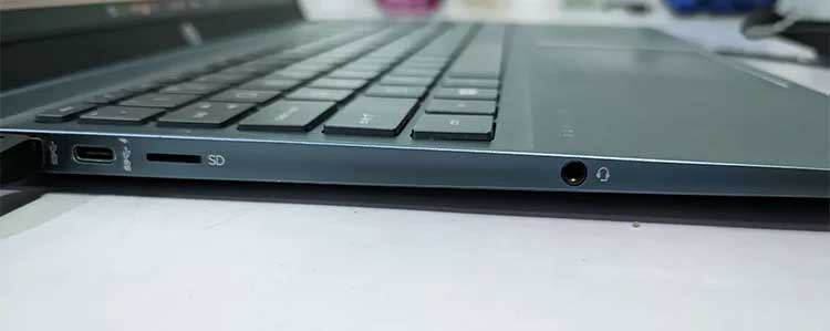 Dell Speakers Not Working? Here’s How to Fix 5 inspect-the-audio-port-on-dell-laptop