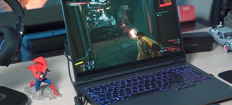 How to Use a Laptop as a Monitor for Xbox One? 1 playing-games-on-laptop