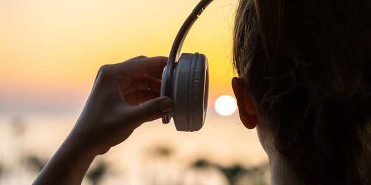 why-can-i-only-hear-out-of-one-headphone