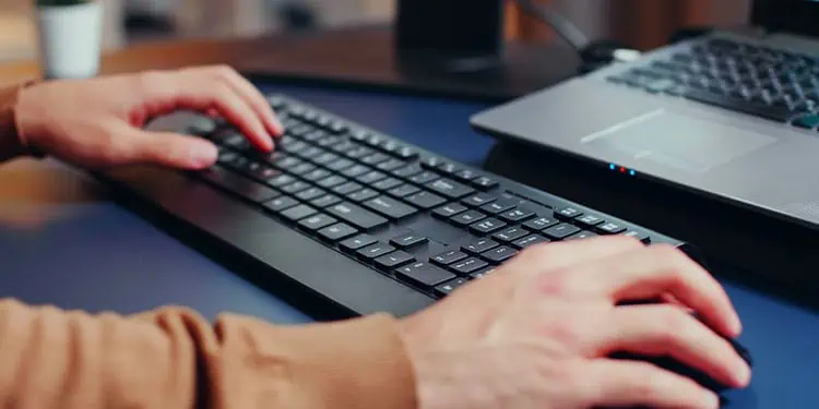 How to Screenshot on Logitech Keyboard