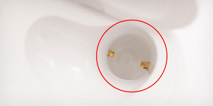 AirPod Case Not Charging? Here are 8 Ways to Fix it 6 airpod-pin-contact