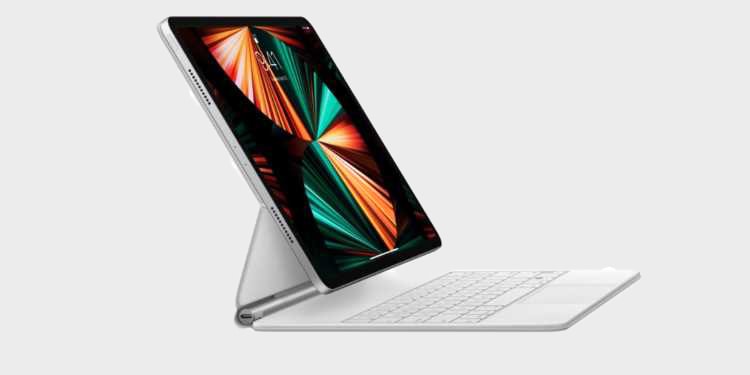 iPad vs Laptop: Which One Should You Choose? 1 ipad with keyboard