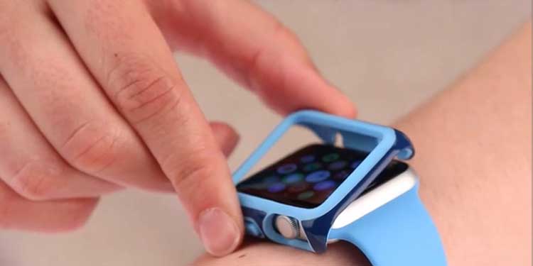 Apple Watch Won’t Swipe Up? Here’s How to Fix It 1 remove-the-screen-protector