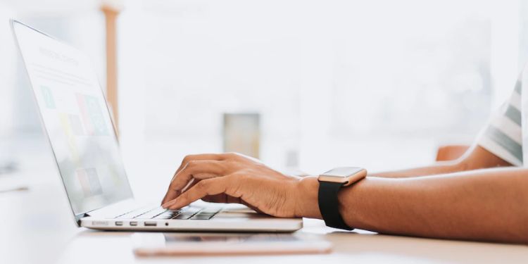 how to check ssd or hdd in laptop