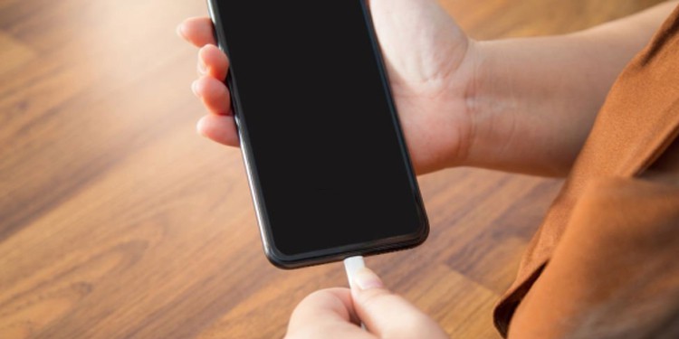 iphone-charging-port-loose-1