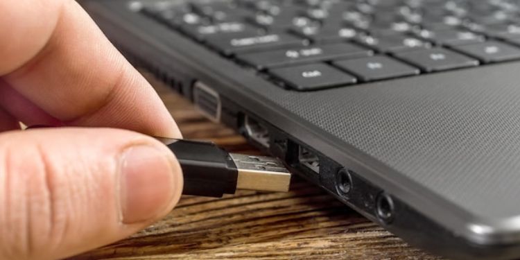 plug in bootable flash drive