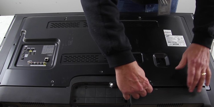 removing-back-panel-of-tv