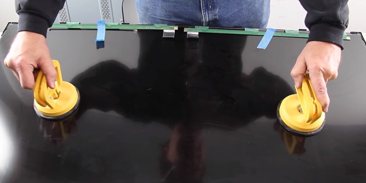removing-display-panel-of-tv