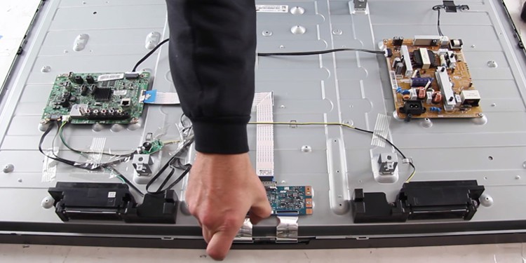 removing-ribbon-cable-from-tcon