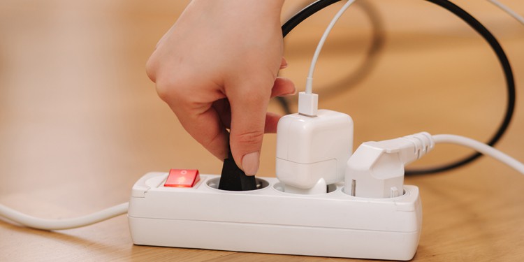TV Won't Turn On? Here’s How to Fix It 1 soft-reset-the-TV