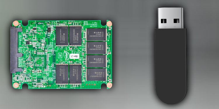 Thumb Drive Vs Flash Drive - Which One Is Better? 1 thumb drive and flash drive