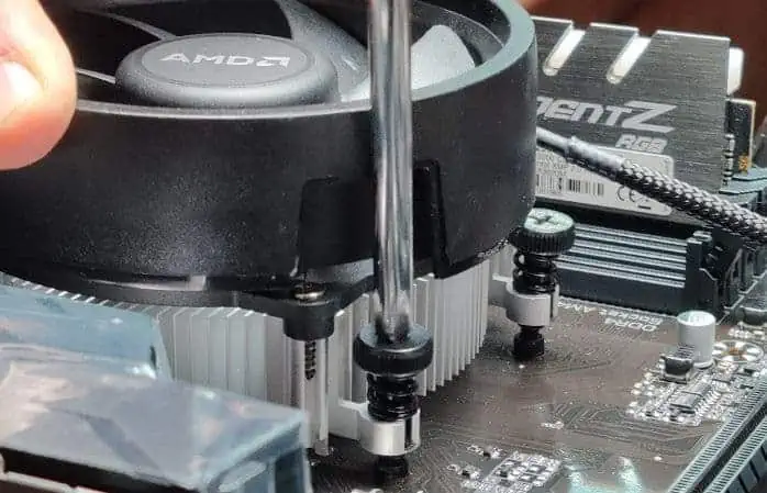 undo-fan-screws-min-1