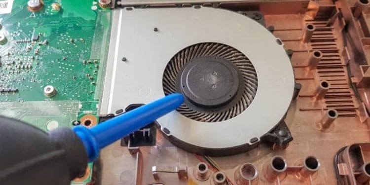 compressed air to clean laptop fan