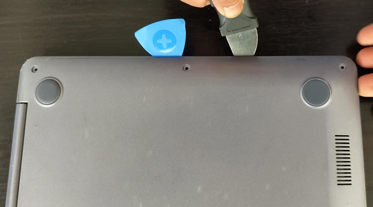 laptop-cover-remove