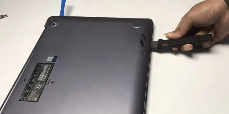 using-prying-tool-to-remove-the-bottom-casing