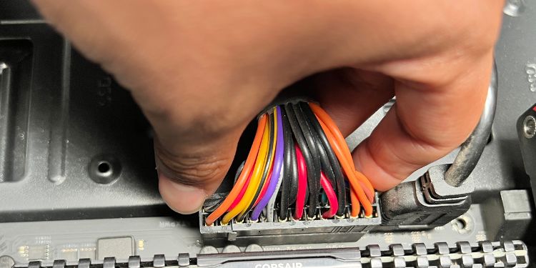 24 pin power connector to motherboard