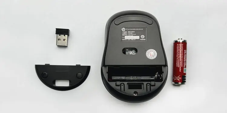 HP Mouse Not Working? Here’s How to Fix It 1 change-battery-hp-mouse
