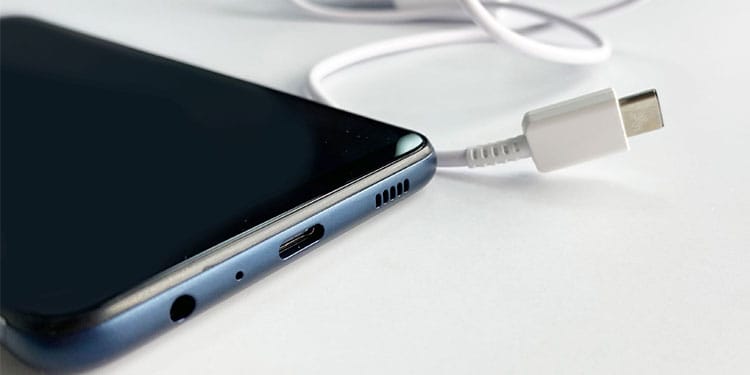 Samsung Galaxy Not Turning On? Try These Fixes 3 charging-port-and-usb-cable