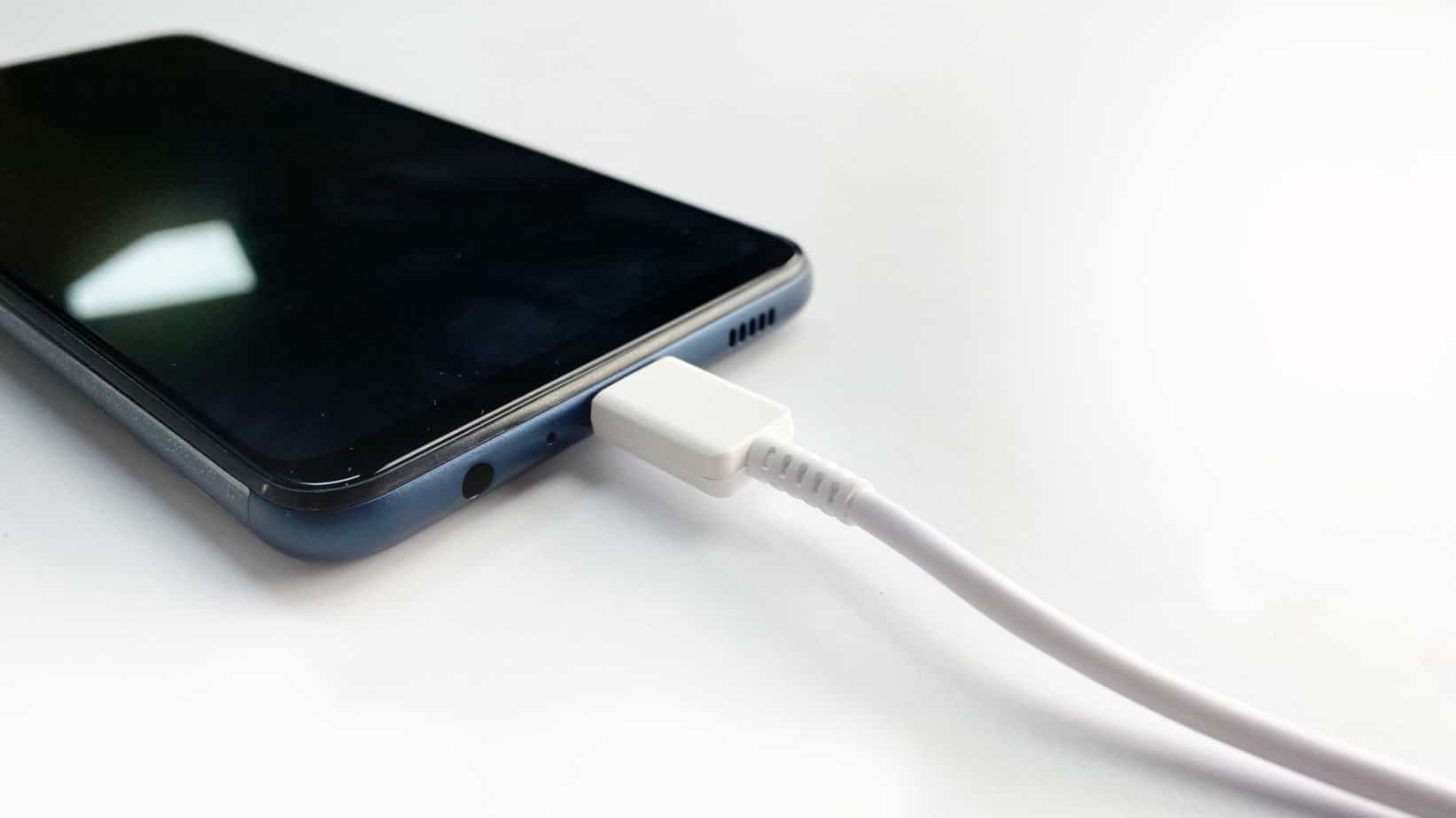 charging-samsung-phone